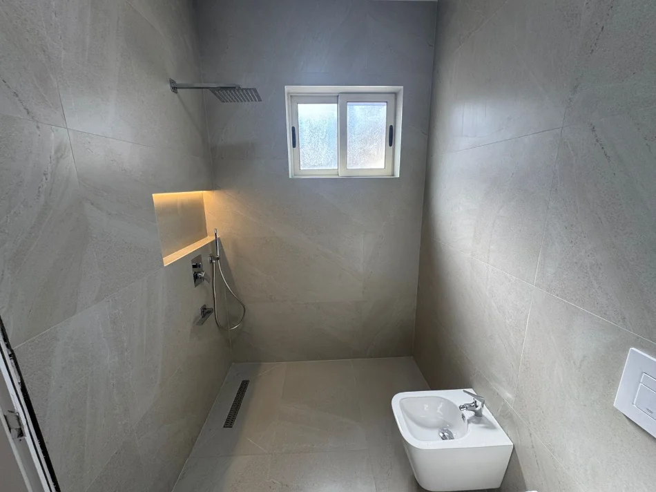 Tirane, shitet apartament 2+1+Ballkon Kati 7, 2 m² 