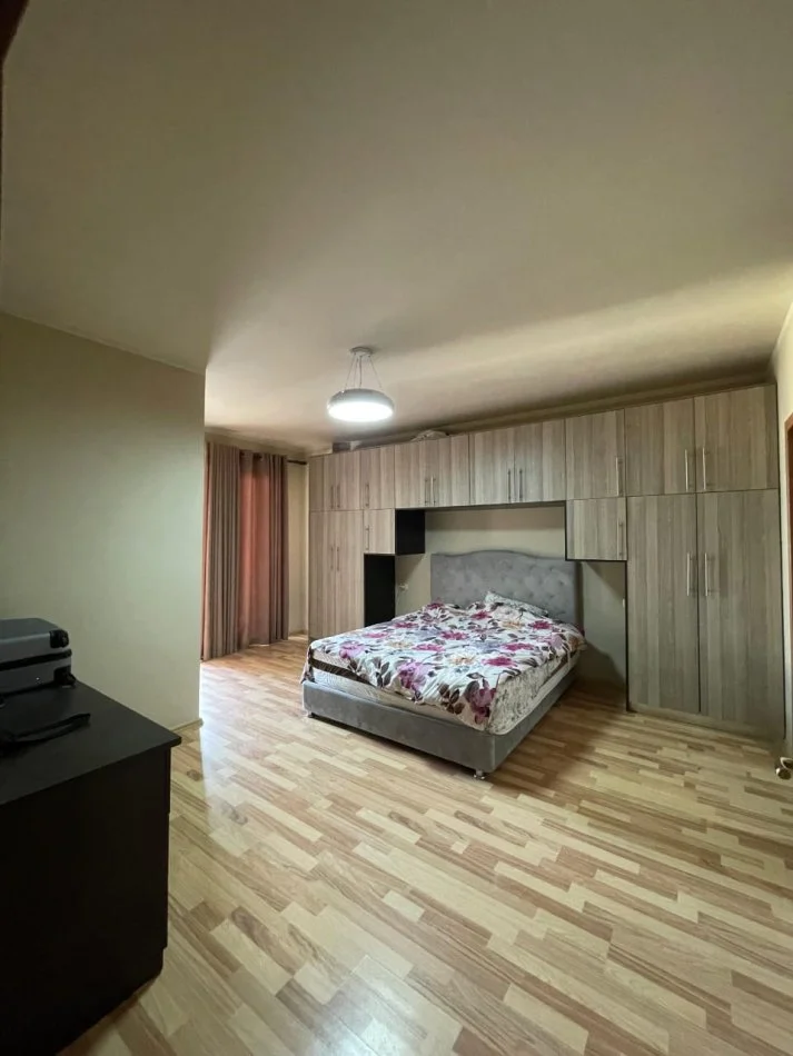 Tirane, jepet me qera apartament 2+1 Kati 8, 100 m² 147.000 € (rruga Loni Ligori)