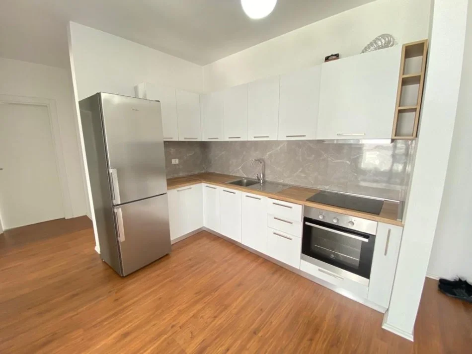 Tirane, jepet me qera apartament 2+1 Kati 4, 101 m² 750 € (Fiori di bosko)