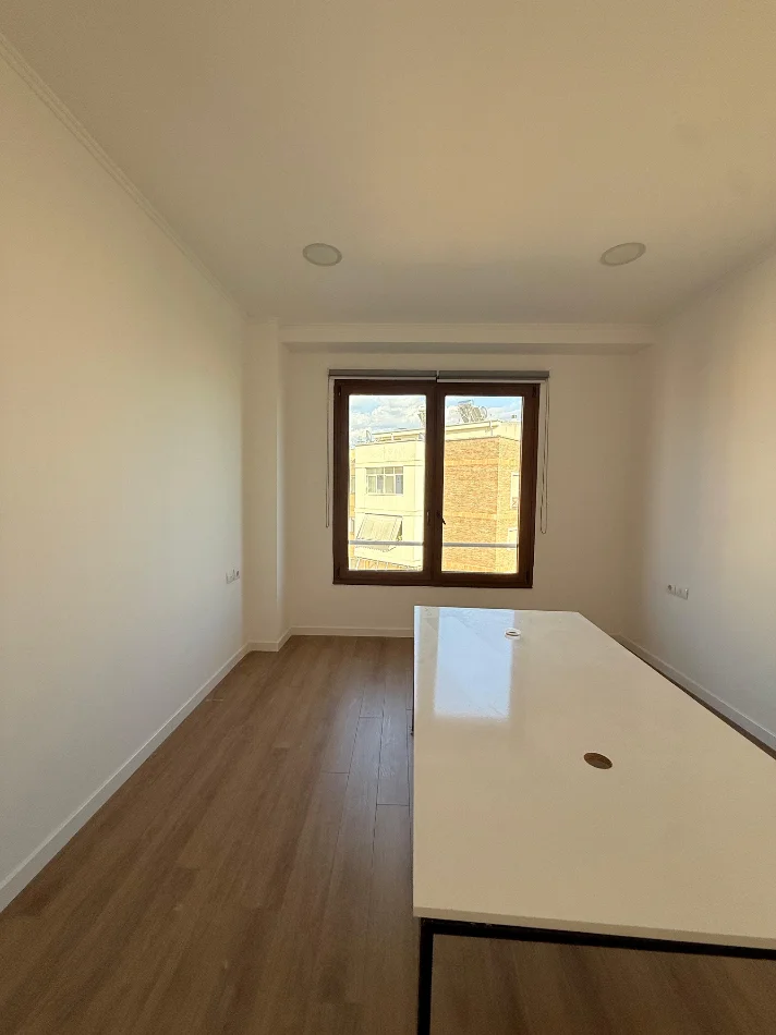 Tirane, jepet me qera zyre Kati 3, 180 m² 2.400 € (Kompleksi delijorgji)