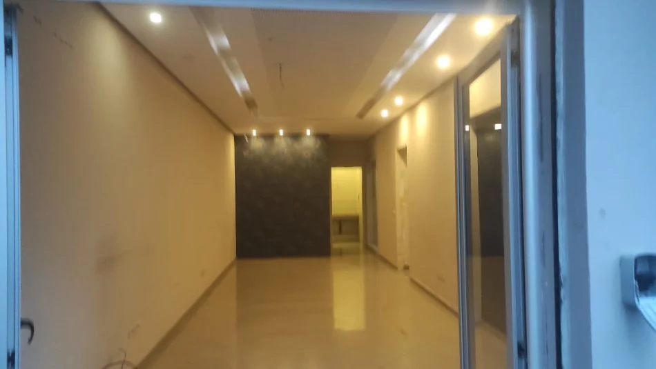 Durres, jepet me qera ambjent biznesi Kati 0, 91 m² 850€ bruto(Prane Gjykates)