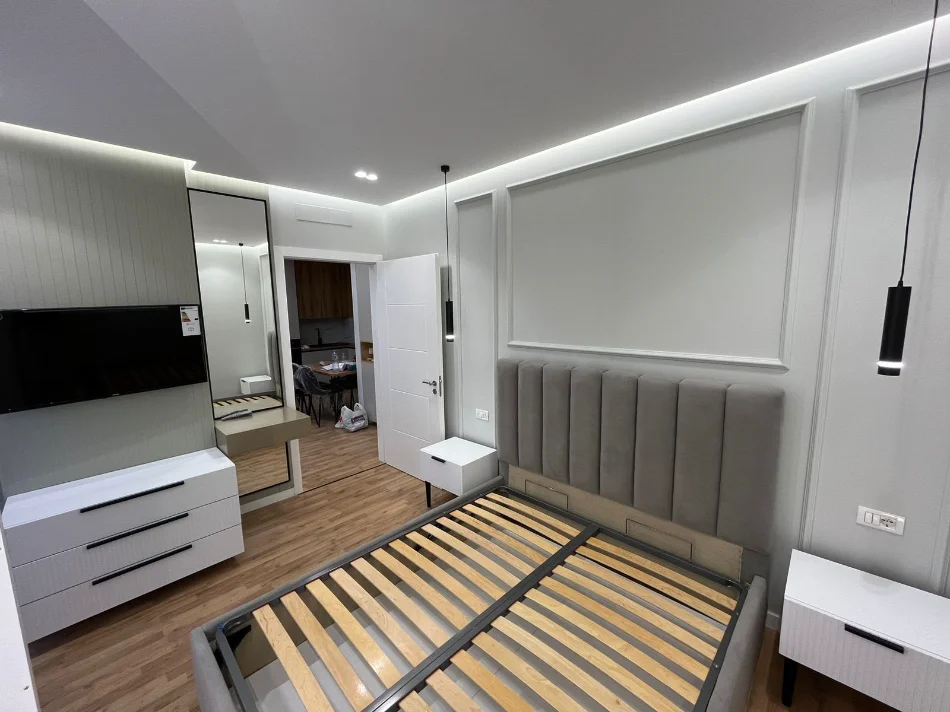 Tirane, jepet me qera apartament 1+1 , 650 € (ish fusha e aviacionit)