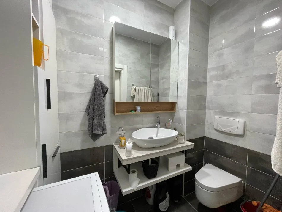Tirane, jepet me qera apartament 2+1 Kati 3, 78 m² 750 € (Frosina Plaku)