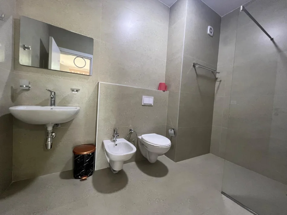 Tirane, jepet me qera apartament 2+1+Aneks+Ballkon Kati 4, 110 m² 700 € (rruga dibres)