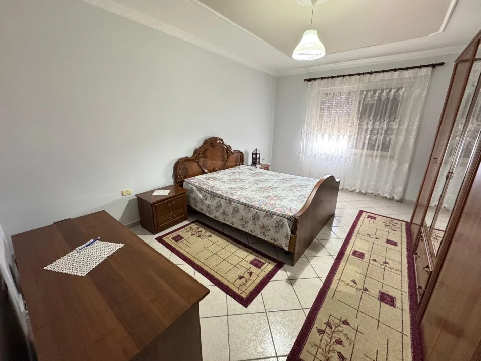 jepet me qera apartament 1+1 Kati 11, 57 m² 450 € (Rruga e kavajes)