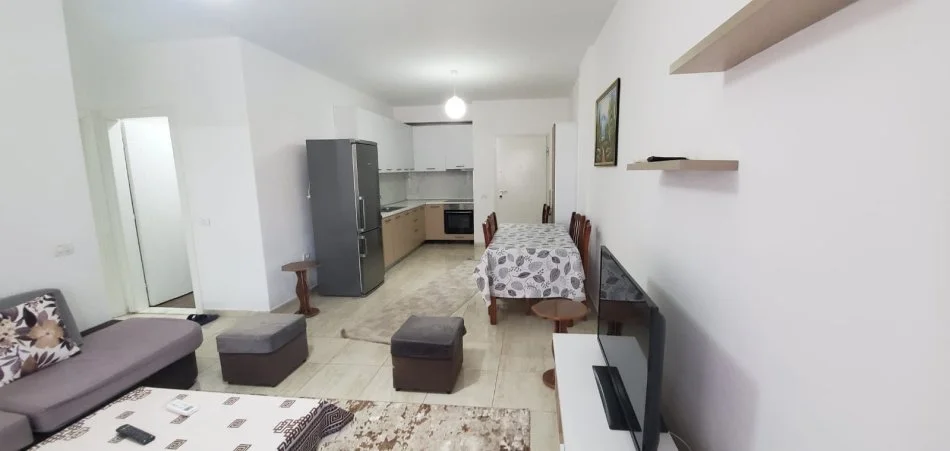 Tirane, jepet me qera apartament 2+1+Ballkon Kati 2, 97 m² 700 € (Vasil Shanto prane Gjimnazit Besnik Sykja)