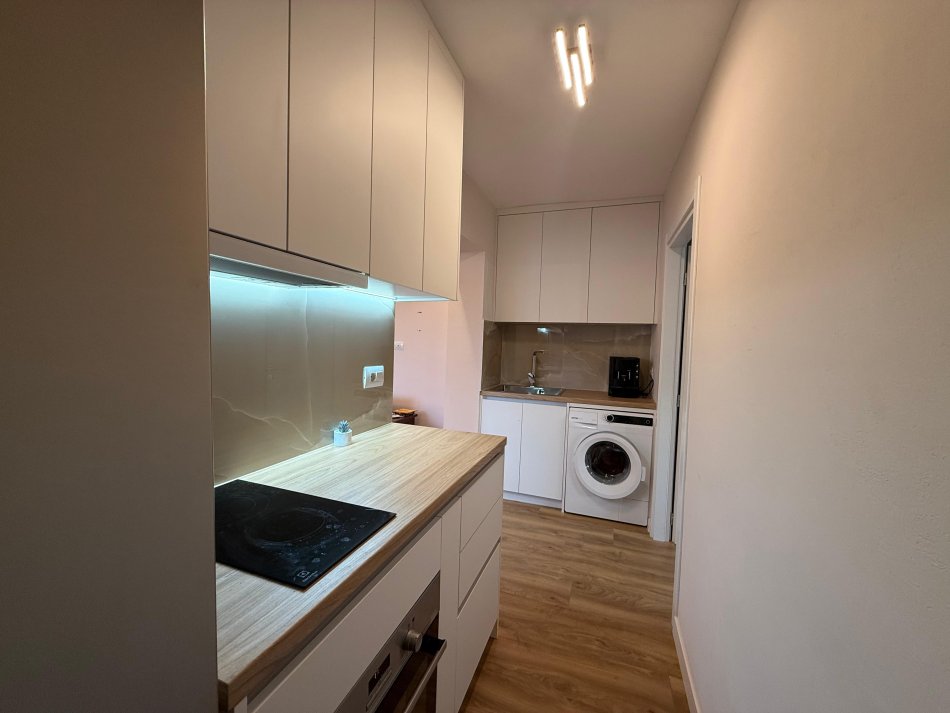 Tirane, jepet me qera apartament 1+1+Ballkon Kati 4, 60 m² 650 € (Mine peza)