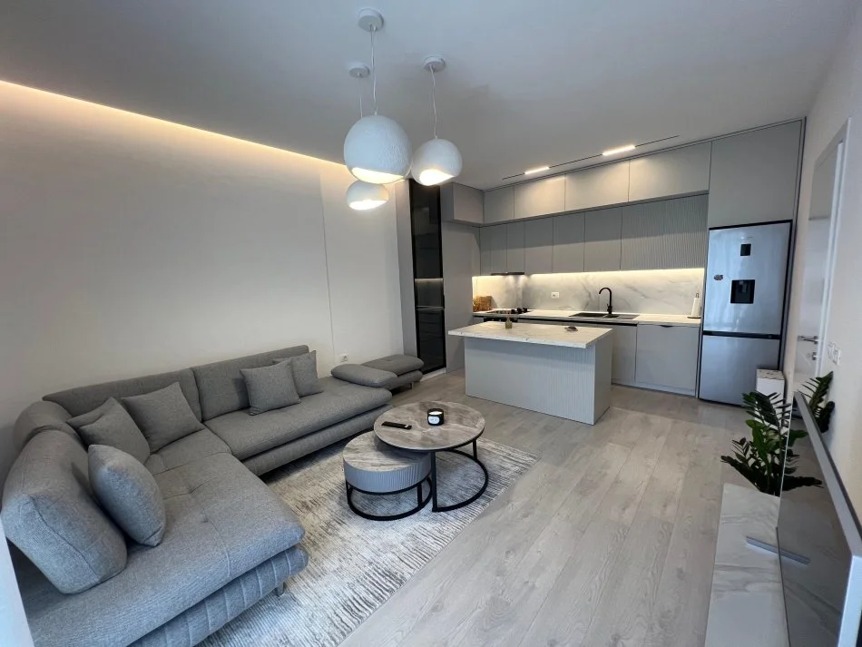 Tirane, jepet me qera apartament 2+1 Kati 4, 92 m² 700 € (Rruga 5 maji)