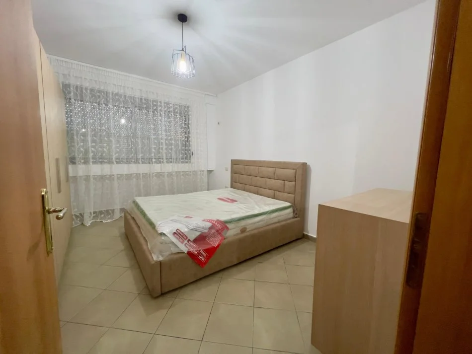 Tirane, jepet me qera apartament 1+1 Kati 3, 550 m² 550 € (RRUGA E KAVAJES)