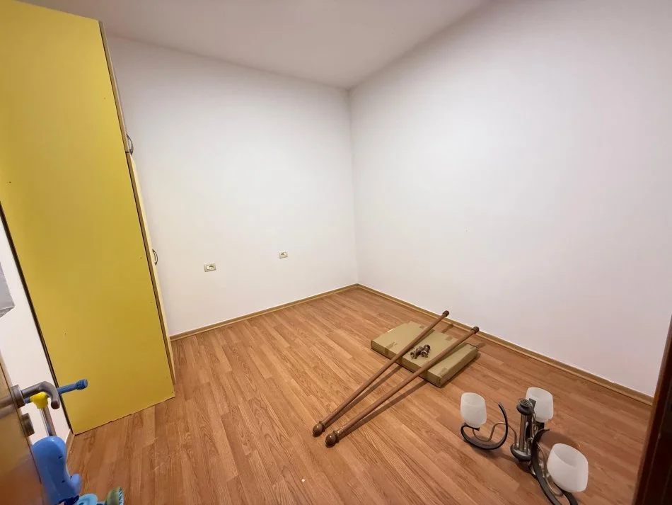 Tirane, jepet me qera 2+1 Kati 2, 74 m² 550 € (Prane 21 Dhjetorit)