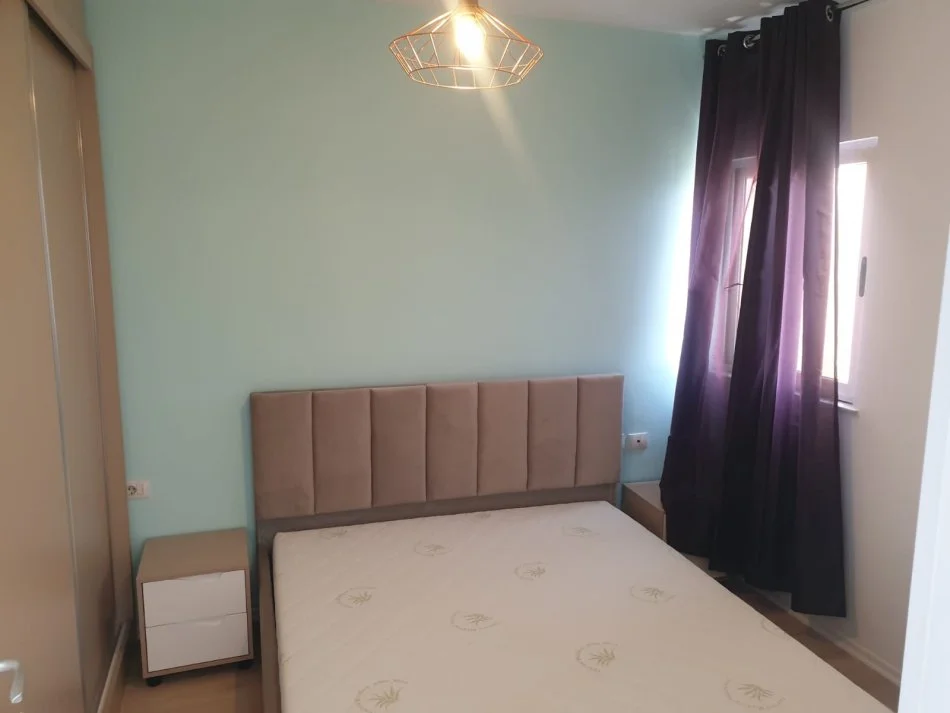 Tirane, jepet me qera apartament 1+1+Ballkon Kati 11, 470 € (prane Fushes se Aviacionit)
