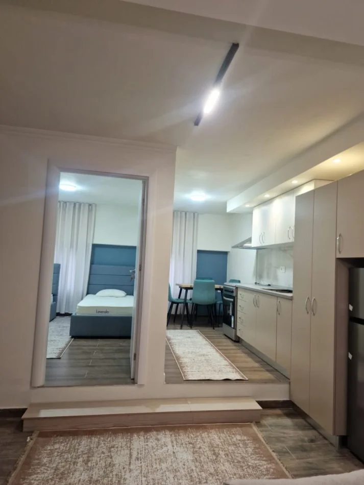 Tirane, jepet me qera apartament 2+1 Kati 0, 84 m² 700 € 