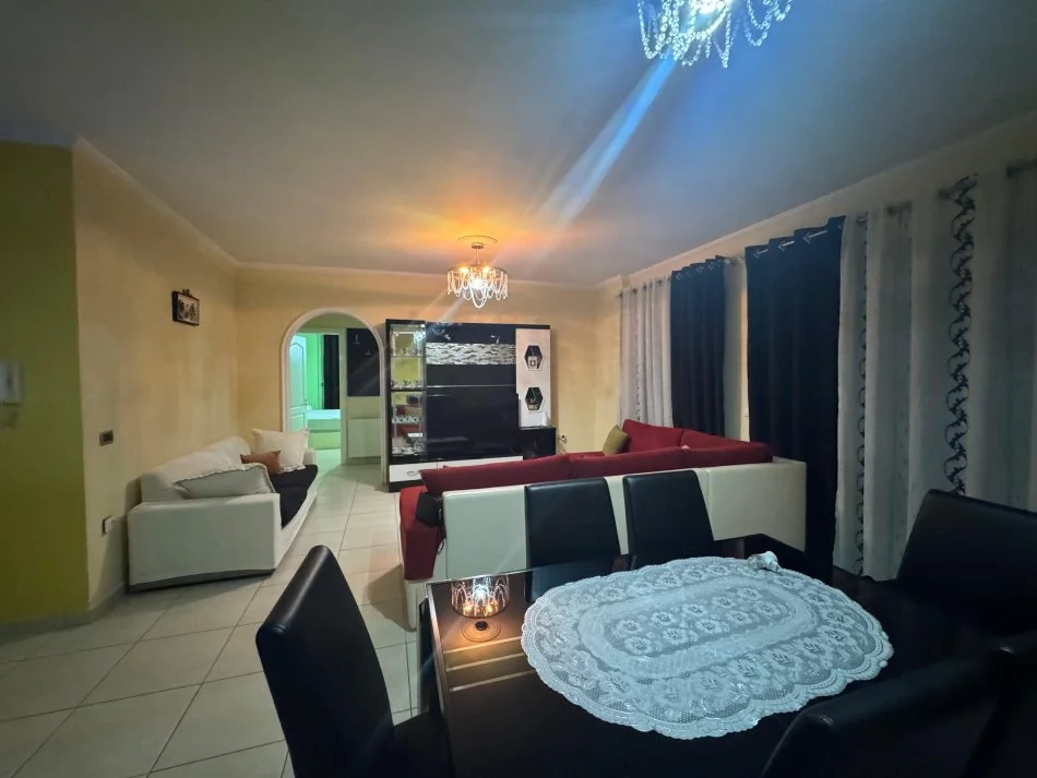 Tirane, jap me qera apartament 2+1 , 600 € 