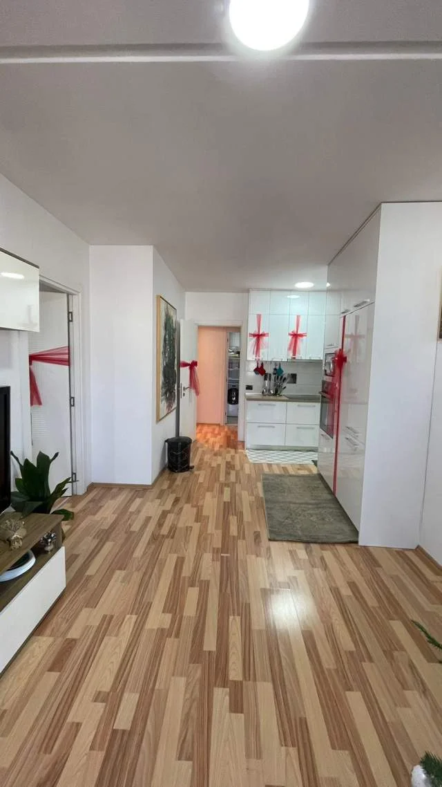 Tirane, jepet me qera apartament Kati 8, 115 m² 600 Euro (Astir)