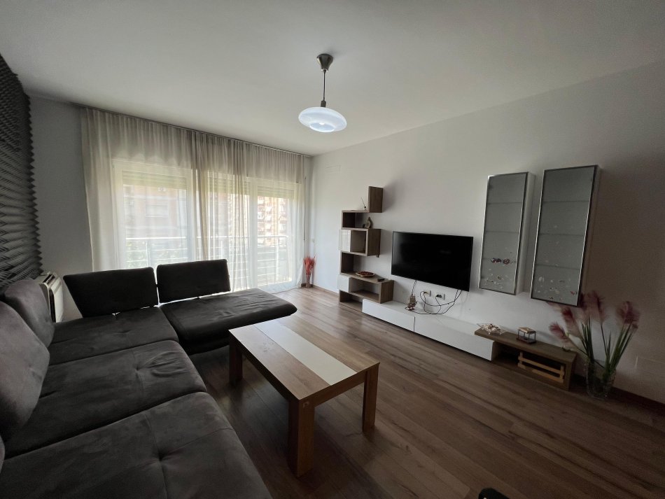 Tirane, shitet apartament 2+1 , (Rruga Don Bosko)