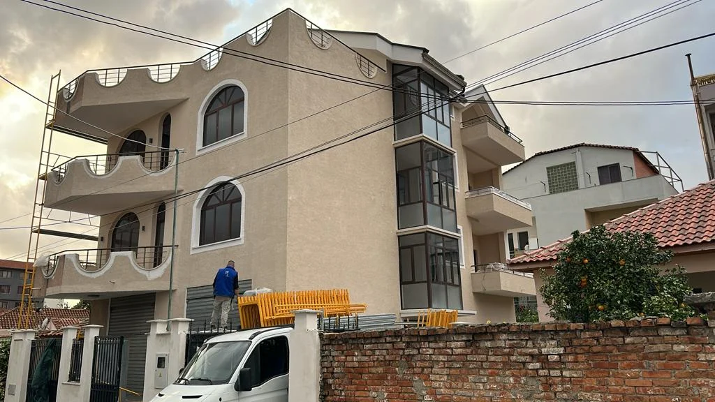 Qera, Ambient Biznesi, Ali Dem, Tiranë