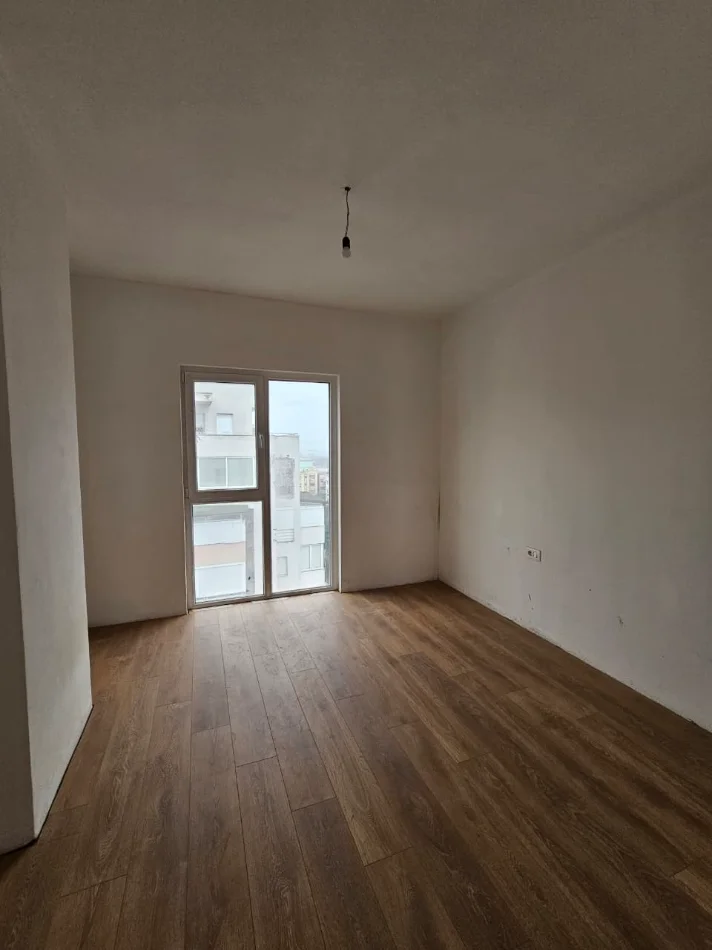Tirane, shitet apartament 2+1+Ballkon Kati 7, 125.000 € 