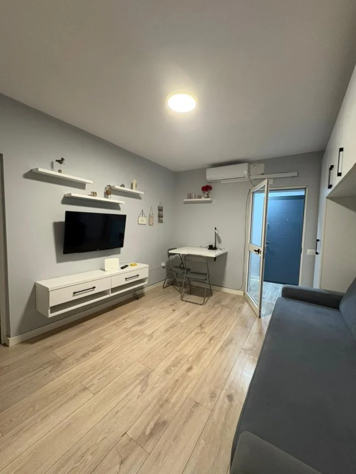 Tirane, jepet me qera garsoniere  400 € (Stadiumi Dinamo)