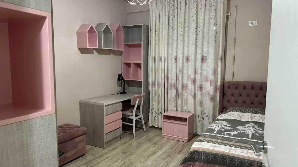 Tirane, jepet me qera apartament 2+1 Kati 1, 90 m² 620 € (Selite)