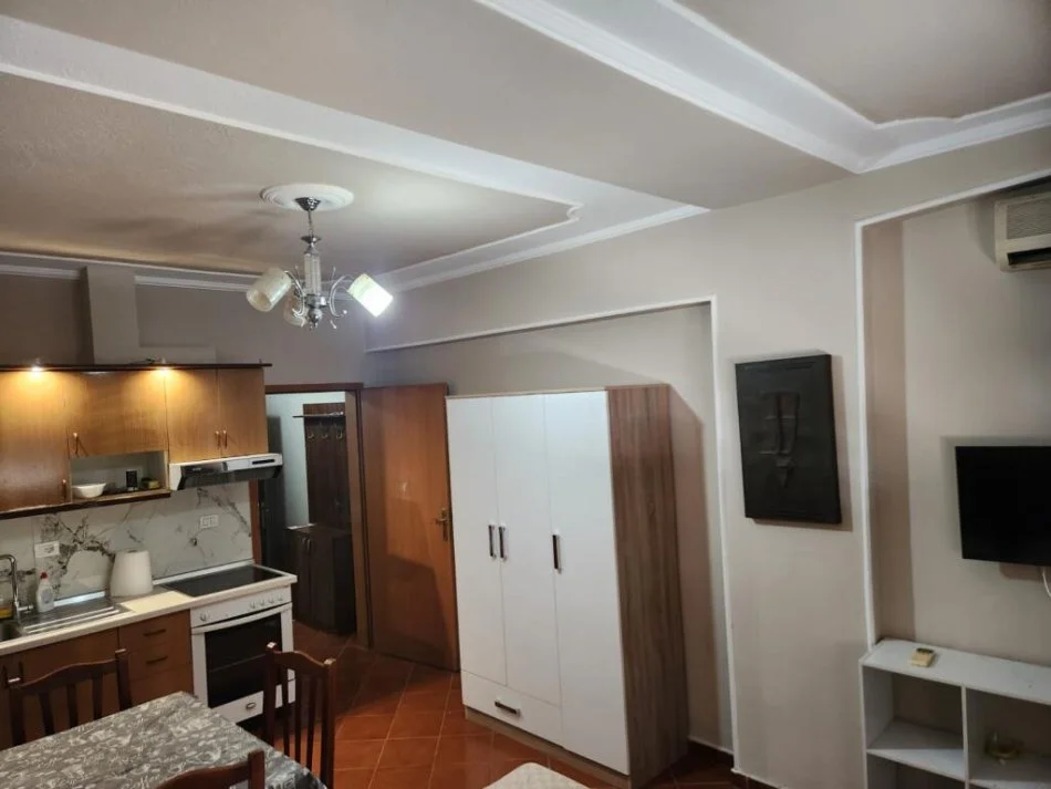 Tirane, jepet me qera garsonier Kati 1, 450 €