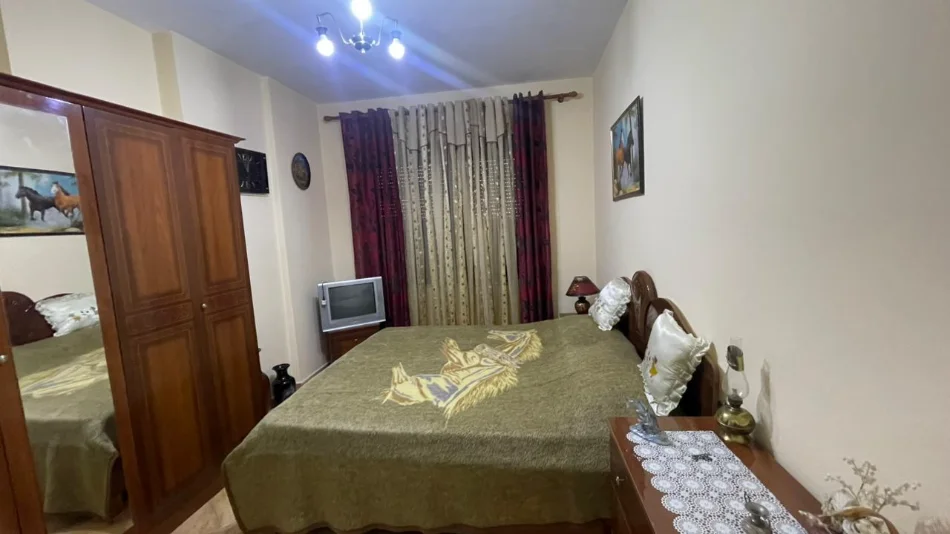 Tirane, jepet me qera apartament 2+1 , Kati 3, 120m2, 500Euro (Astir)