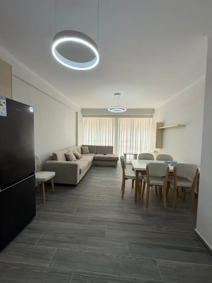 Tirane, jepet me qera apartament 1+1 , 70 m² 500 € (Astir)