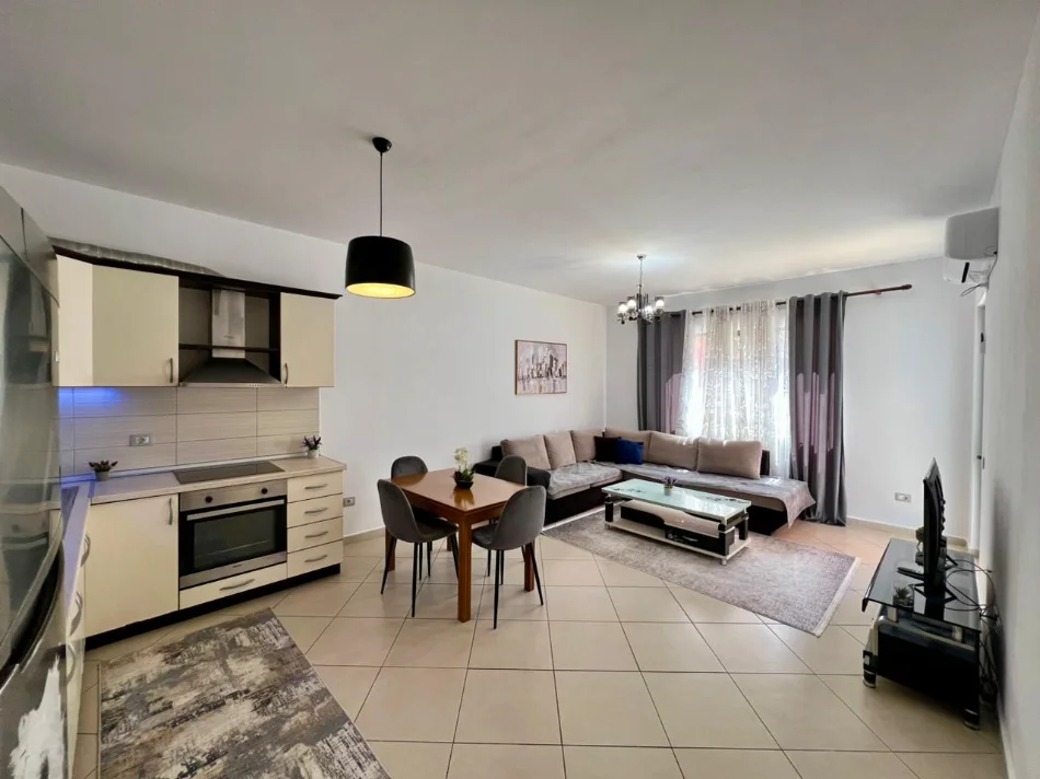 Tirane, jepet me qera apartament 2+1+Ballkon Kati 1, 96 m² 450 € (Rruga Besim Alla)