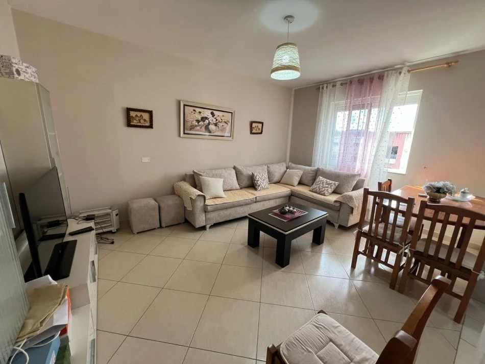 Tirane, jepet me qera apartament 1+1 Kati 5, 65 m² 450 € (Tek Ndre mjeda Tek Ish parku)