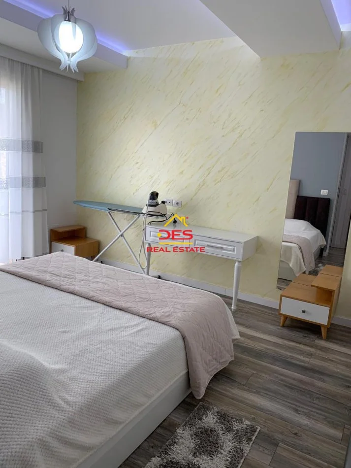Vlore, jepet me qera apartament 2+1+Ballkon Kati 9, 130 m² 700 € (Rruga Naim Frashëri)