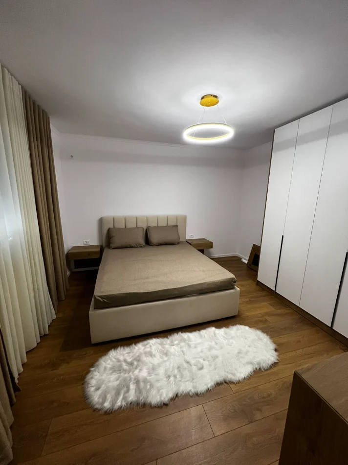 Tirane, jepet me qera apartament 2+1+Ballkon Kati 4, 77 m² 700 € (Ali Demi)