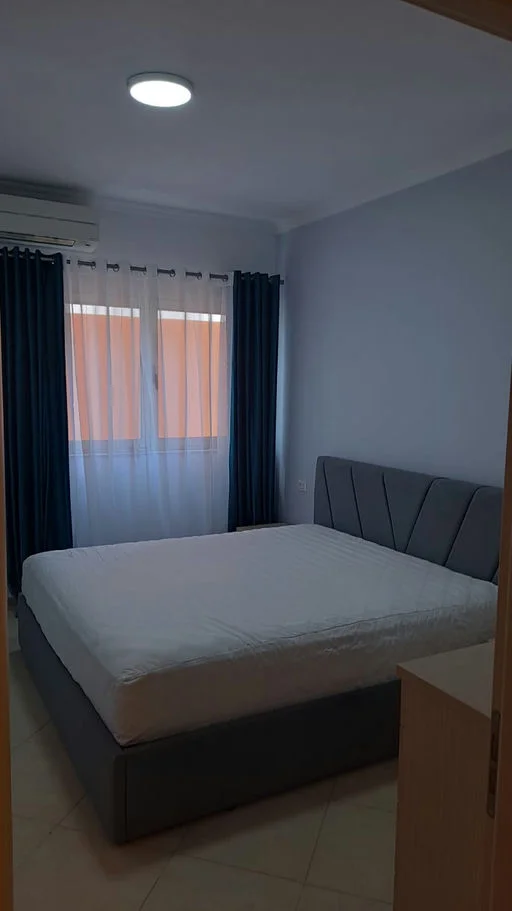 Tirane, jepet me qera apartament 2+1+Ballkon Kati 4, 110 m² 1.000 € (Rruga "Peti")