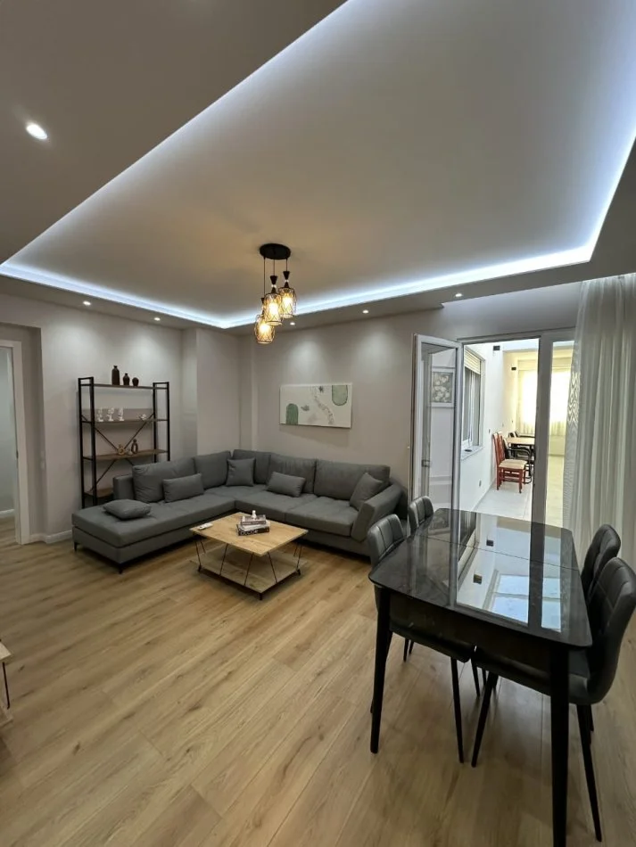 Tirane, shitet apartament 2+1+Ballkon Kati 4, 110 m² (Perball Delijorgjit)