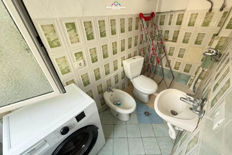 Tirane, jepet me qera apartament 1+1 Kati 5, 60 m² 400 € (Bulevardi Bajram Curri)