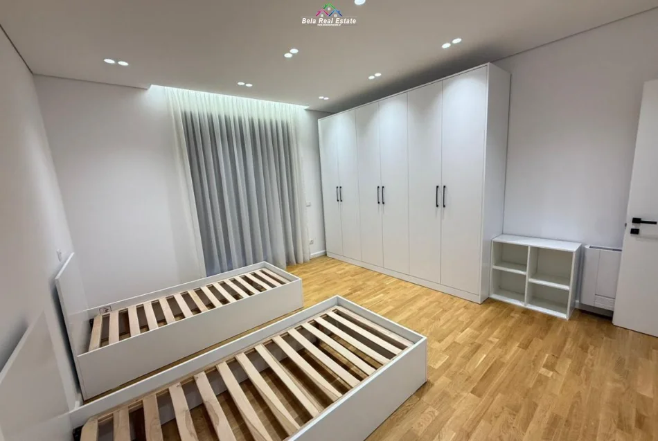 Tirane, jepet me qera Vile 2 Katshe Kati 2, 290 m² 3.200 € (Rruga e Vilave)