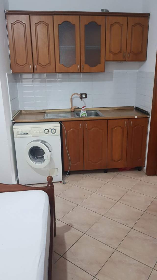 Durres, jap me qera apartament 1+1 Kati 2, 70 m² 20.000 Leke (Rruga Naum Vegjirharxhi)