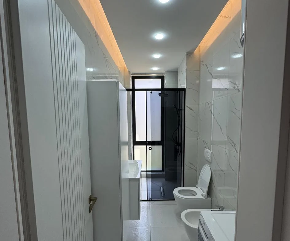 Tirane, jepet me qera apartament 1+1+Ballkon Kati 6, 76 m² 700 € (bulevardi i ri)