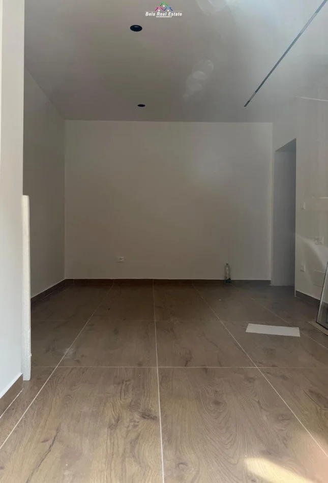 Tirane, jepet me qera zyre Kati 1, 50 m² 500 € (Shkolla Kongresi i Lushnjes)