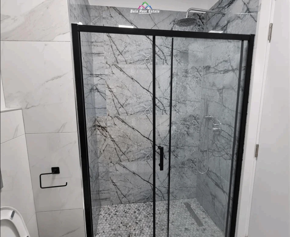 Tirane, jepet me qera apartament 2+1 Kati 8, 100 m² 800 € (qsut)
