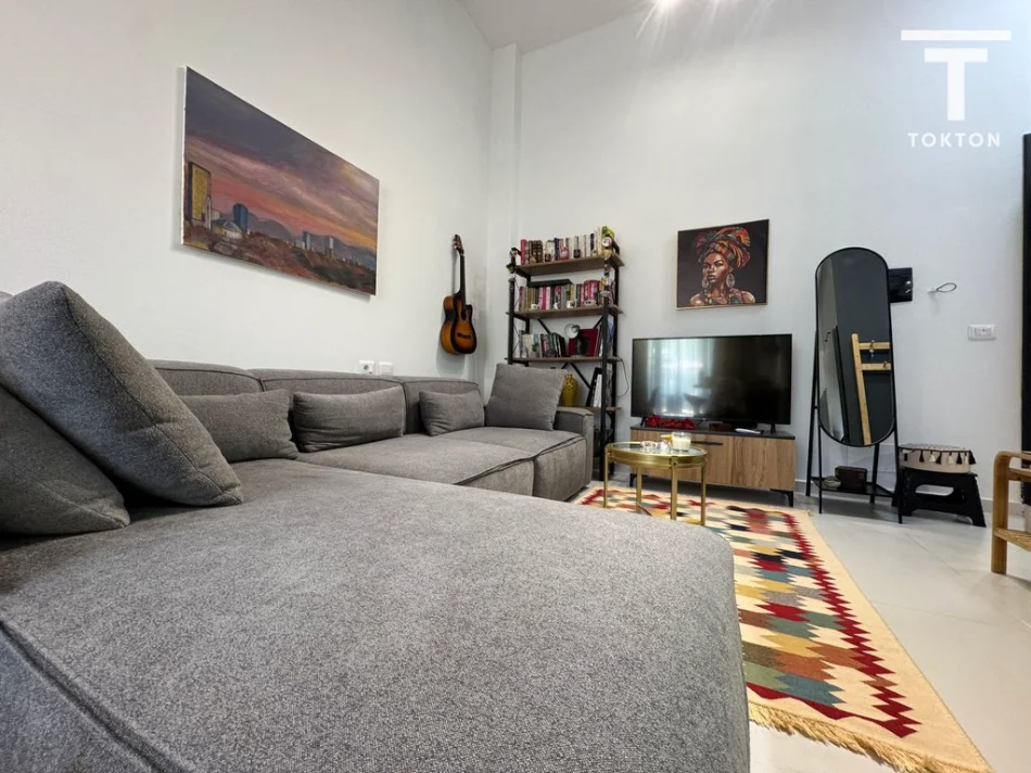 Tirane, shitet apartament 1+1 Kati 1, 64 m²