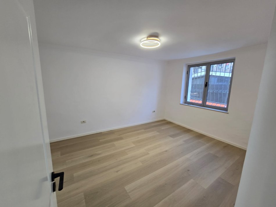 Tirane, shitet apartament 2+1 Kati 2, 76 m² 188.000 € (21 Dhjetori)