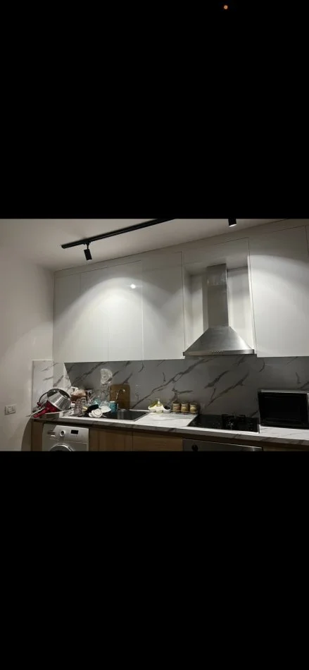 Tirane, jepet me qera apartament 1+1 Kati 1, 70 m² 470 € (prane Stacionit Trenit)