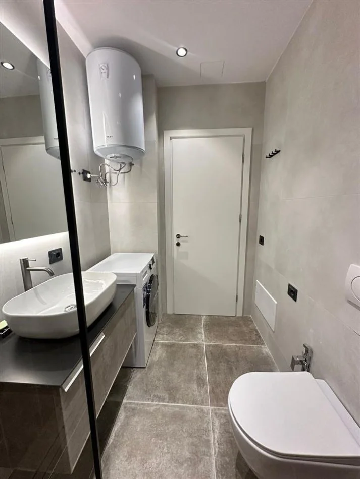 Tirane, jepet me qera apartament 1+1+Ballkon, Kati 6, 75 m² 450 € (rruga tre deshmoret Yzberisht)