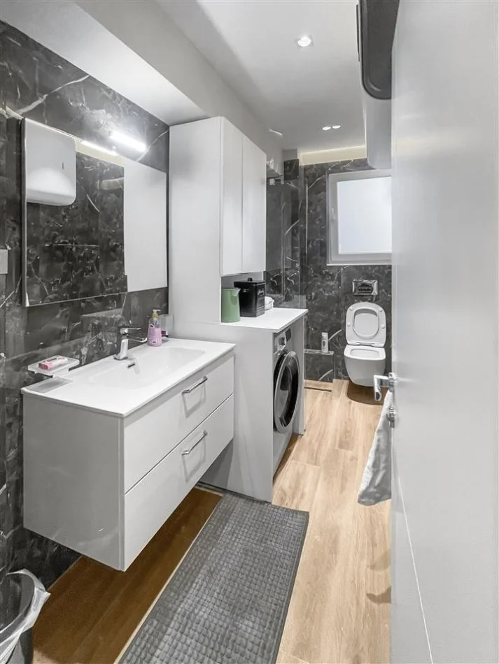 Tirane, jepet me qera apartament 1+1+Ballkon , 71 m² 1.100 € 