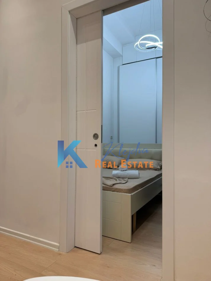 Tirane, jap me qera apartament 1+1+Ballkon Kati 0, 45 m² 500 € (21 Dhjetori, Kompleksi Kontakt)