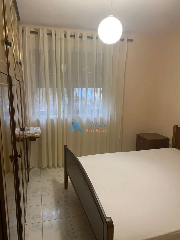 Tirane, jap me qera apartament 1+1+Ballkon Kati 1, 65 m² (Rruga Bardhyl)