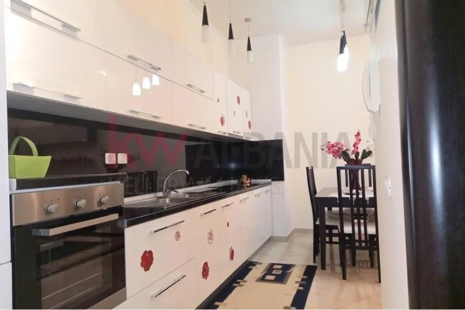 Tirane, shitet apartament 2+1 Kati 1, 88 m² 