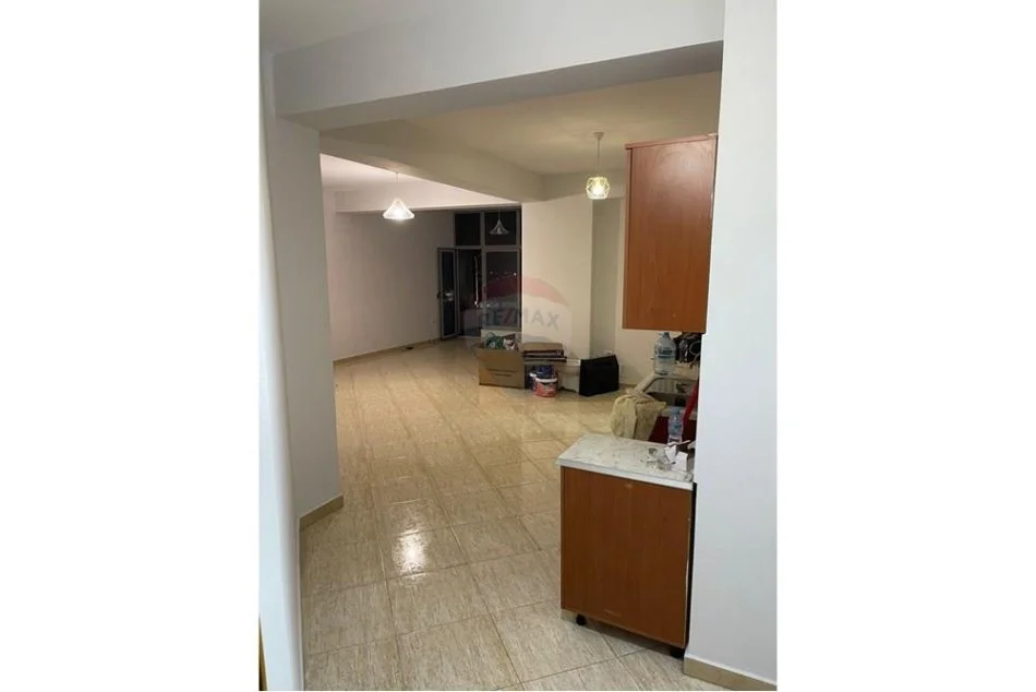 Tirane, jepet me qera apartament 2+1 Kati 2, 103 m² 650 € (Rruga e kavajes)