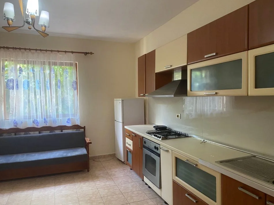 Tirane, jepet me qera apartament 2+1 Kati 1, 110 m² 350 € (Paskuqan)