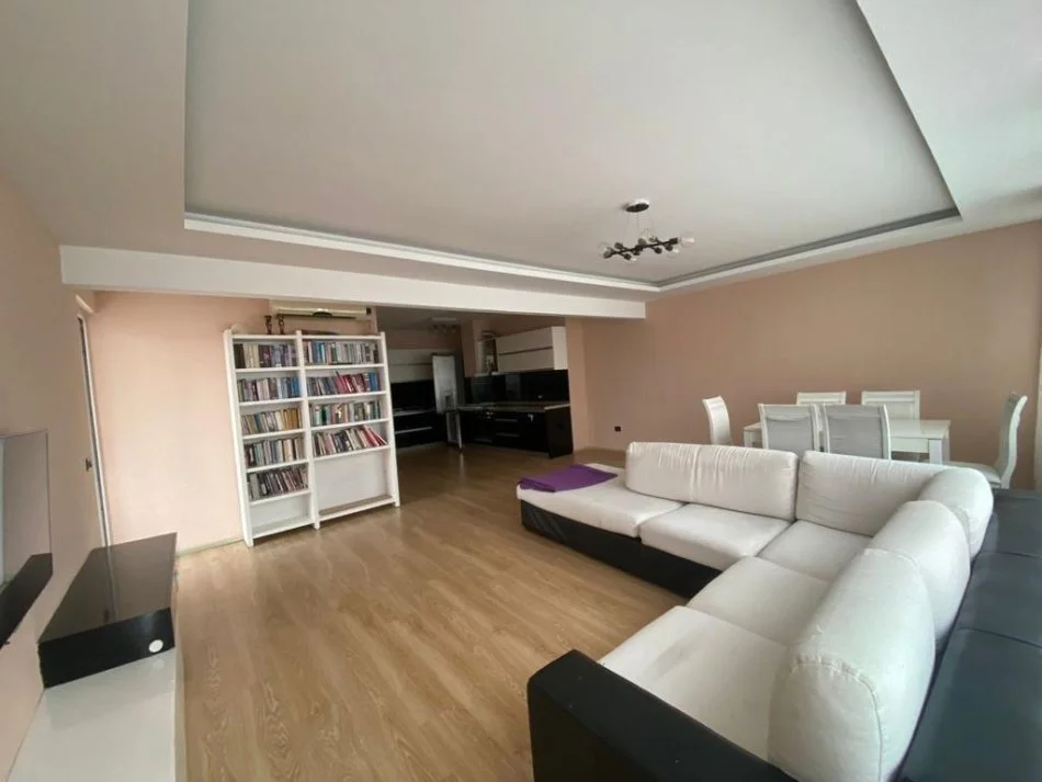 Tirane, jepet me qera apartament 2+1 Kati 1, 550 € (Laprake)