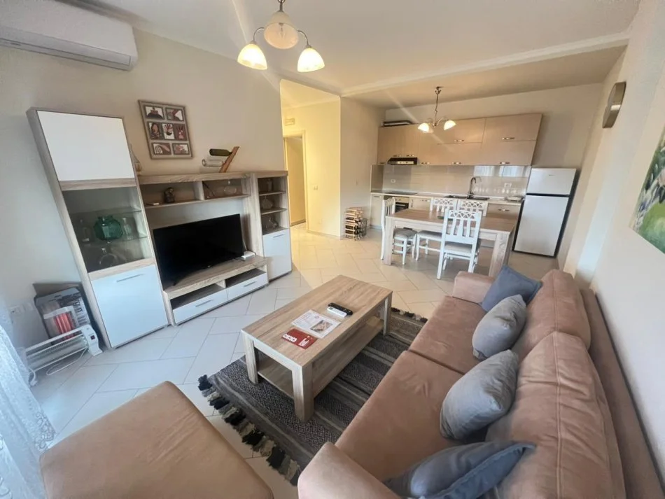Tirane, jepet me qera apartament Kati 7, 75 m² 700 € (rruga e kavajes)
